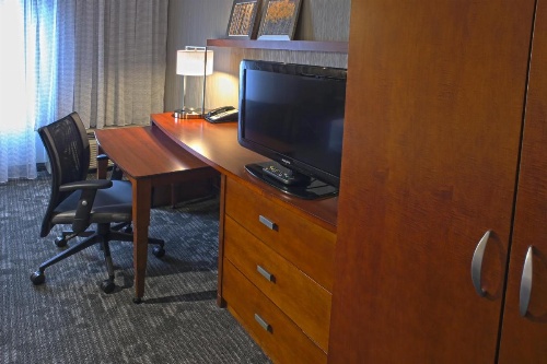 Courtyard by Marriott Hamilton image 3
