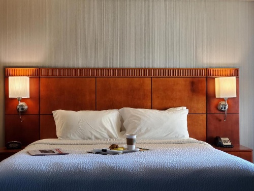 Courtyard by Marriott Hamilton image 6